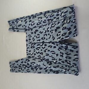 Sweaty Betty Gray Power Leopard Print Ankle Biters. Size 6
